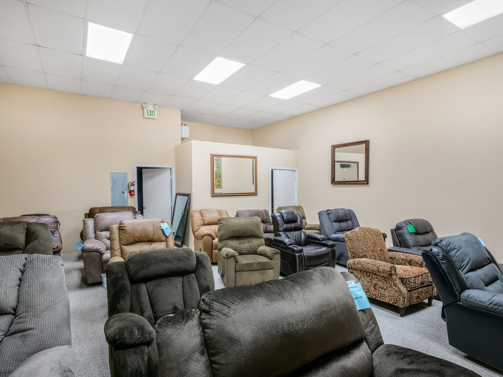 NNN Leased Retail Building - Ideal Furniture Gallery: 116 W 6th St, Hanford, CA 93230